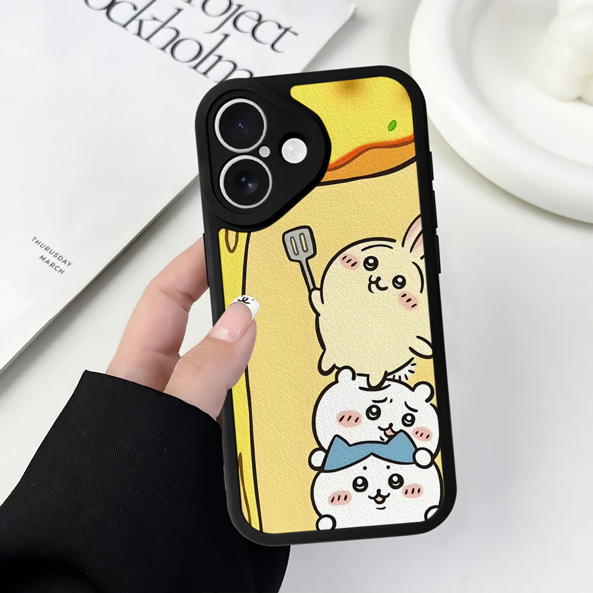 （画像用） ちいかわ Chii-kawa 【iPhone 16シリーズ対応】シリコンスマホケース（レザー調） 材質：シリコン